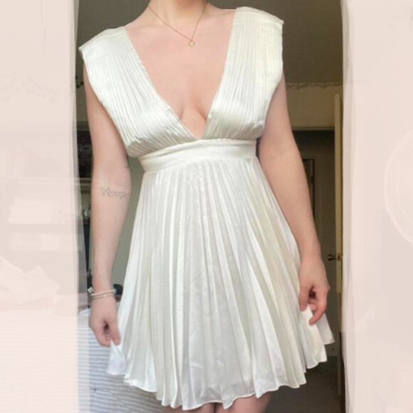 Brand New Women's Abercrombie & Fitch Pleated Sleeveless Silk Mini Dress - Picture 3 of 15